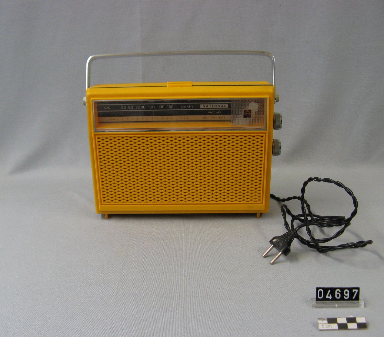 04697 (1)_3.1._Heimat_Lebenszeit_Radio_Plattenspieler