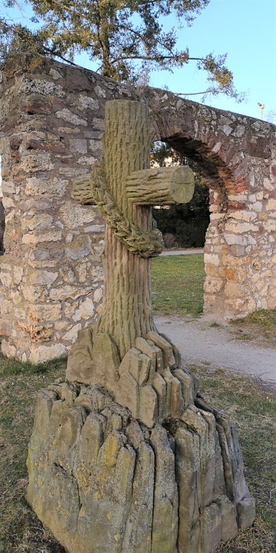 steinernes Kreuz