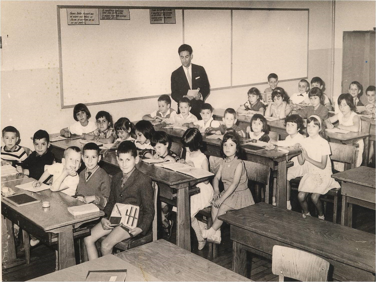 Kinder griechischer Herkunft erhalten muttersprachlichen Unterricht in der Parkschule, 1964