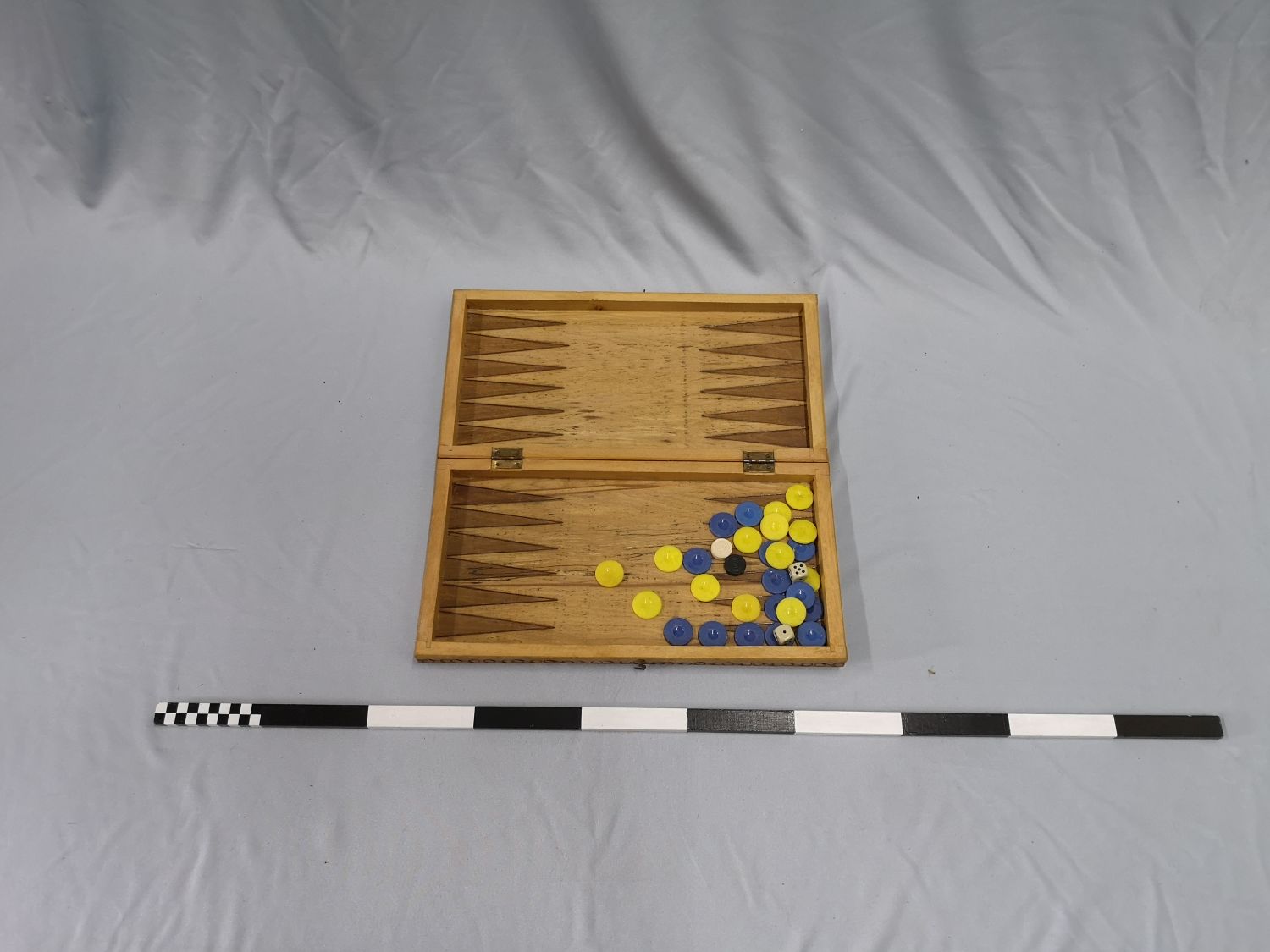 IN03370.10_02_3.1.Lebenszeit_Heimat_Backgammon